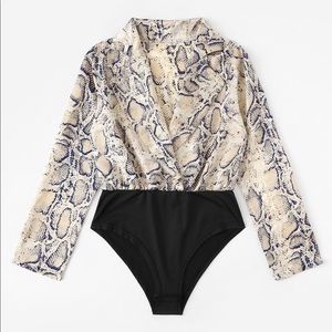 BRAND NEW Snake Print V-Neck Bodysuit (SIZE: M)
